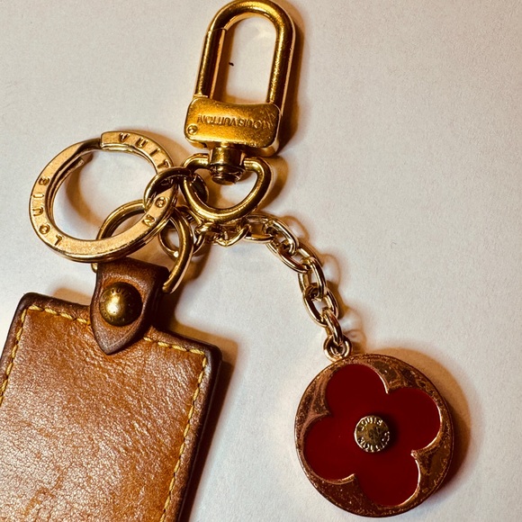 Louis Vuitton Accessories - Louis Vuitton Tan Leather Key Holder
